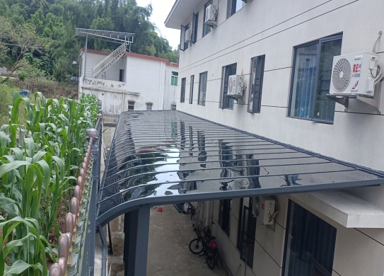 廣東梅州客戶露臺(tái)棚安裝